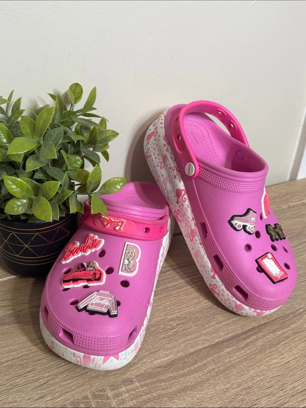 Crocs Big Girls Barbie Wedge Chunky Cutie Crush Clog ~ Girls Sz 5 (Women’s 6.5)